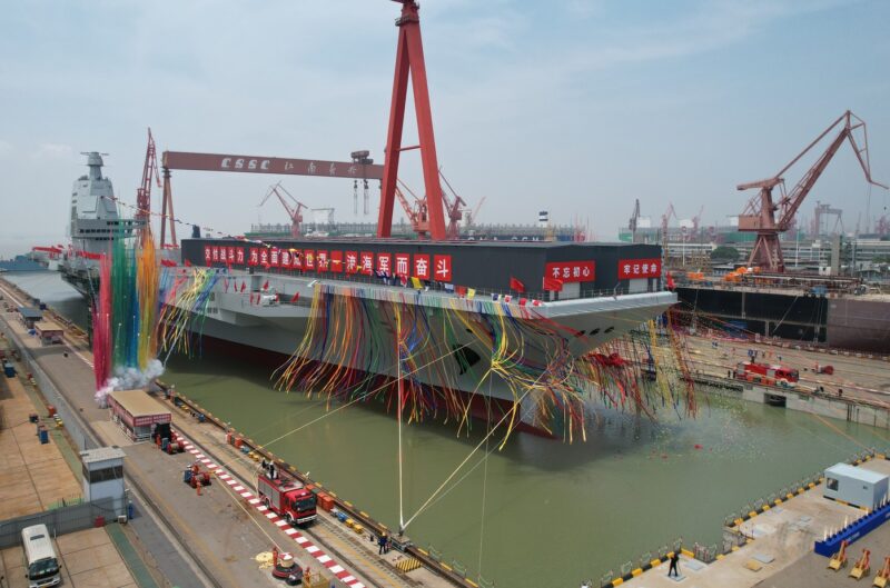 Portavionul chinez Fujian