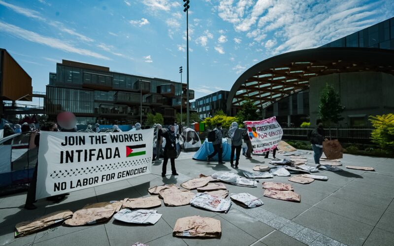 Protest anti-Israel în fața unui sediu Microsoft din SUA