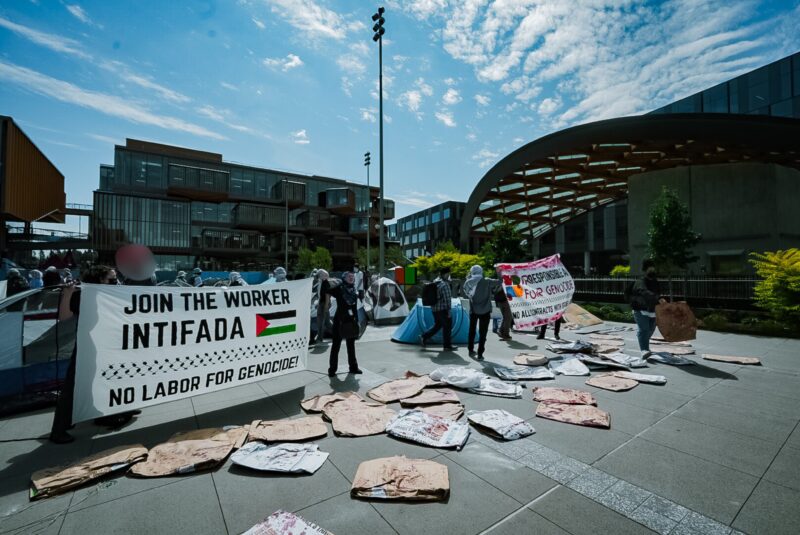 Protest anti-Israel în fața unui sediu Microsoft din SUA