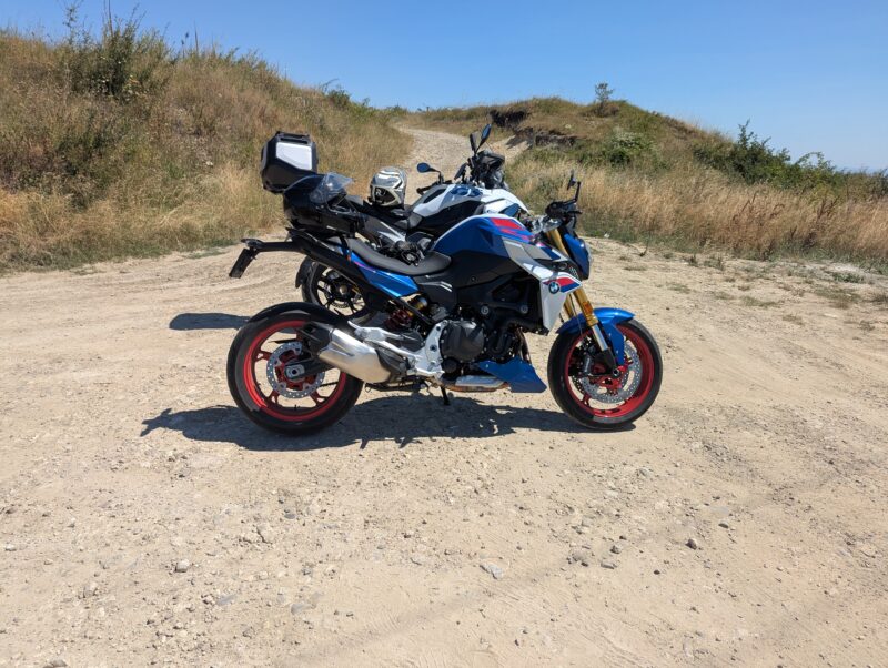 doua motociclete