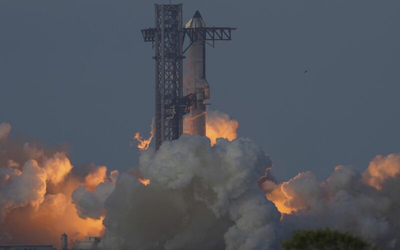 Racheta Starship înainte de decolare