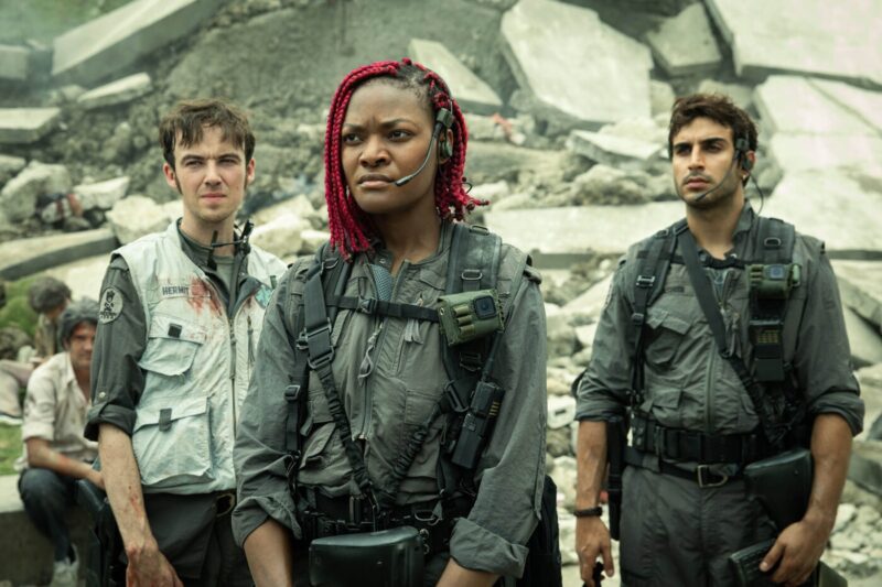 moe bar-el intr-o scena din serialul alien: earth