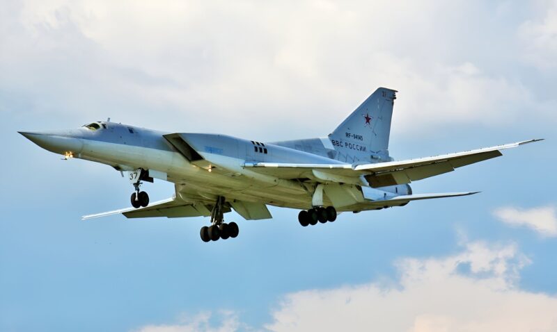 tu-22m in zbor