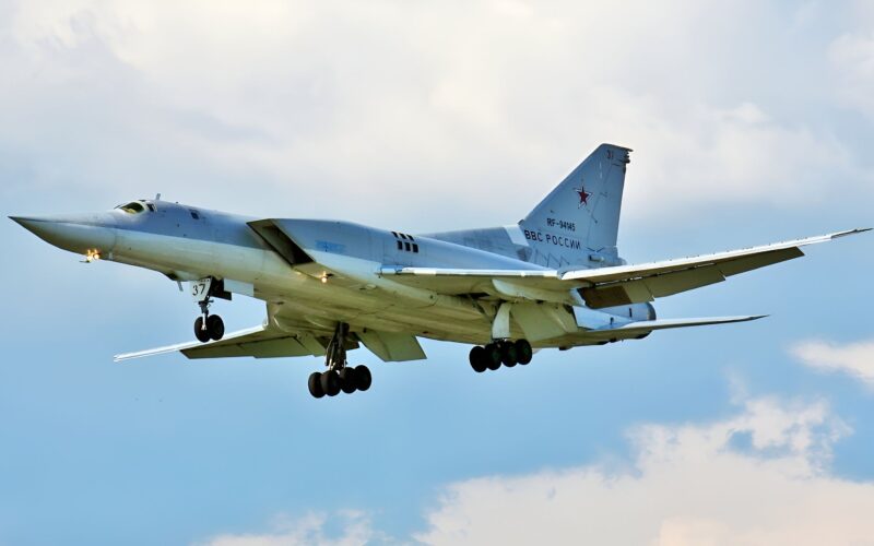 tu-22m in zbor