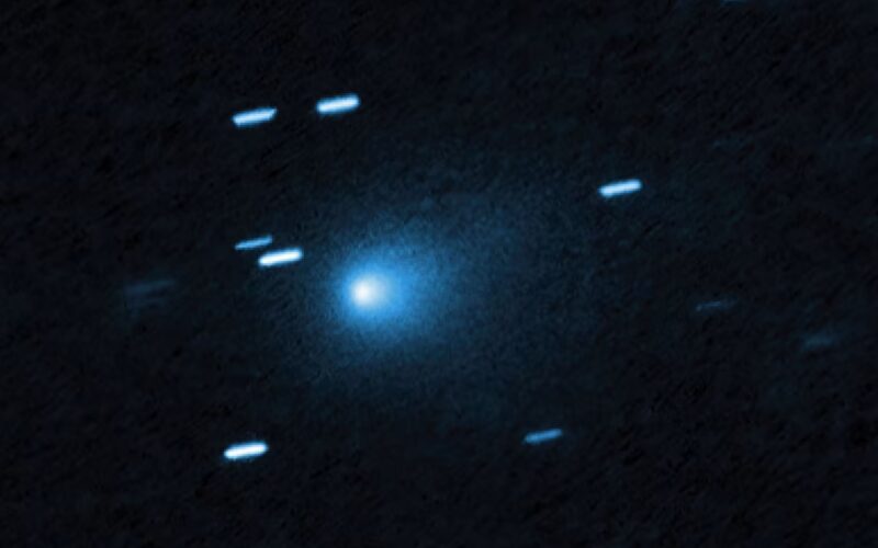 cometa 3I/ATLAS surprinsa de telescopul Hubble