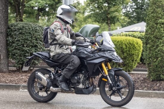 motocicleta preproductie surprinsa pe strada