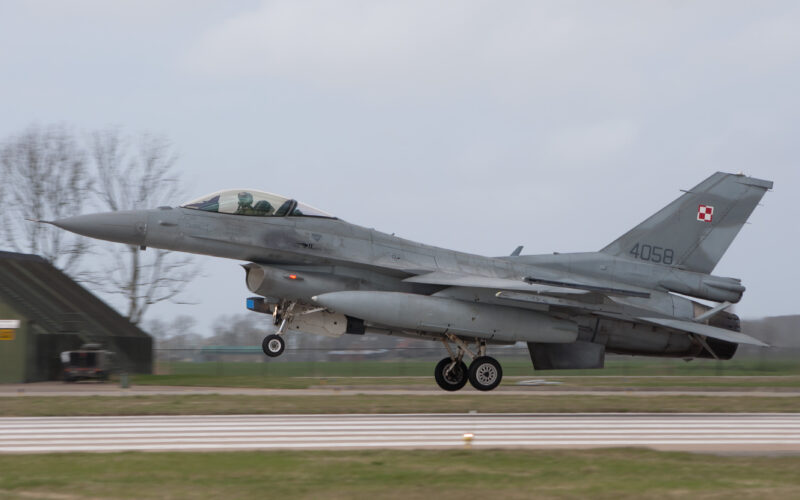 avion f-16 polonez