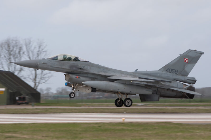 avion f-16 polonez