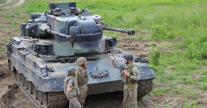 Un Gepard și echipajul său