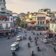 poza a orasului hanoi din vietman cu o intersectie aglomerata