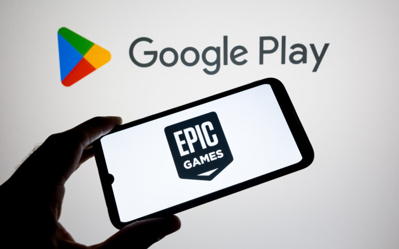 Logo-ul Epic Games Store, în fața celui Google Play