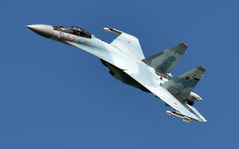 avion su-35 in zbor