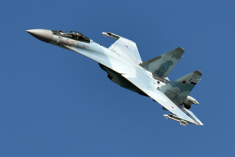 avion su-35 in zbor