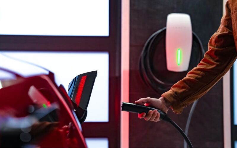 Tesla alimentată de Tesla Electric