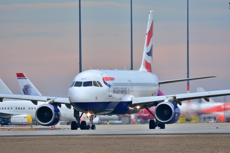 Poliția britanică arestează un bărbat pentru atacul cibernetic care a afectat aeroporturile europene