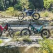 Motociclete de triatlon 3 la numar fotografiate pe teren accidentat