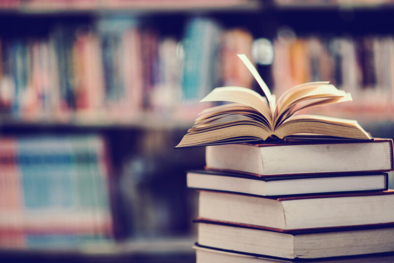 carti la o biblioteca