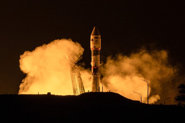 Rachetă Soiuz 2 care transportă capsula Bion-M