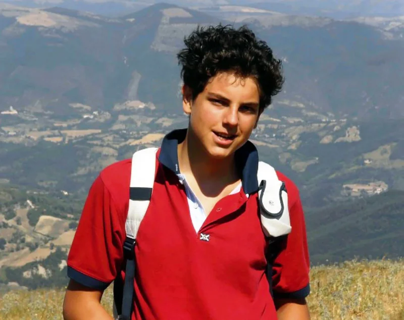 Papa Leon al XIV-lea îl declară pe adolescentul geniu al calculatoarelor Carlo Acutis, „influencerul lui Dumnezeu” care a murit la vârsta de 15 ani, primul sfânt din generația noului mileniu