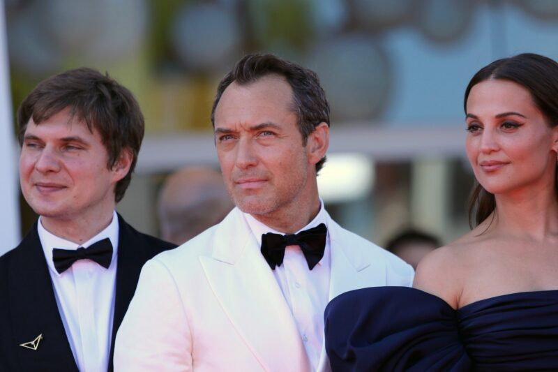 Jude Law la premiera filmului Vrăjitorul de la Kremlin