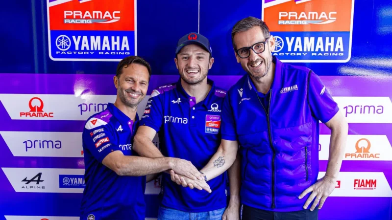 pilot motogp jack miller alaturi de patroni yamaha la padocuri