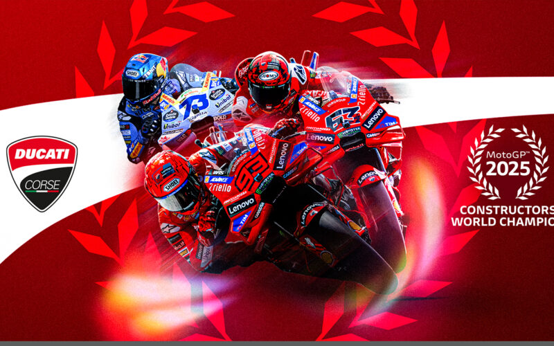 banner cu motociclete ducati rosii si albastre