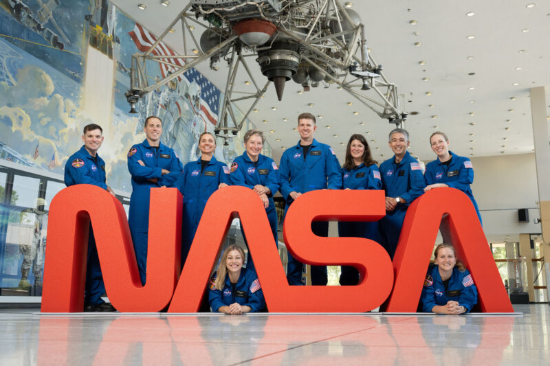 Cei zece astronauți selectați de NASA pentru viitoarele misiuni spațiale