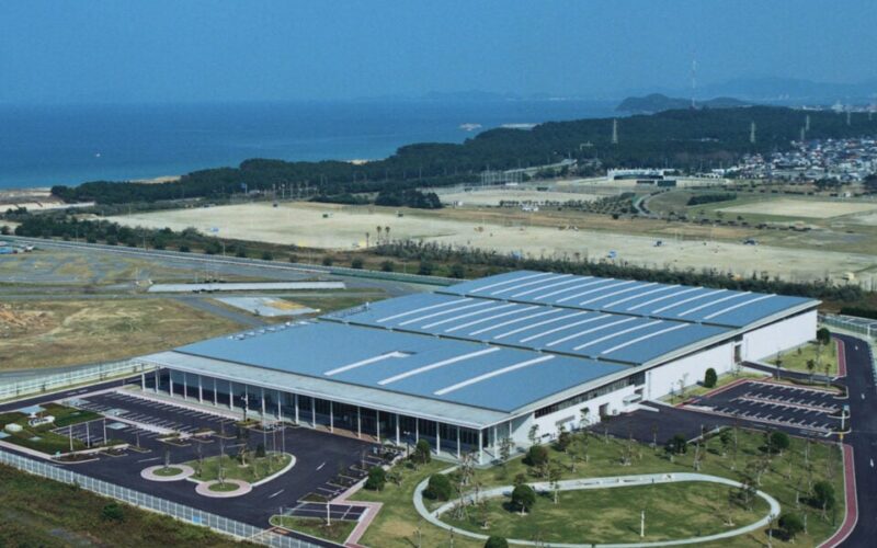 Noua centrală electrică osmotică din Japonia transformă apa sărată în energie electrică