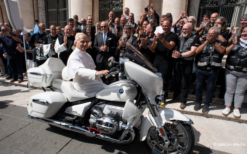 motocicleta cruiser alba de la bmw