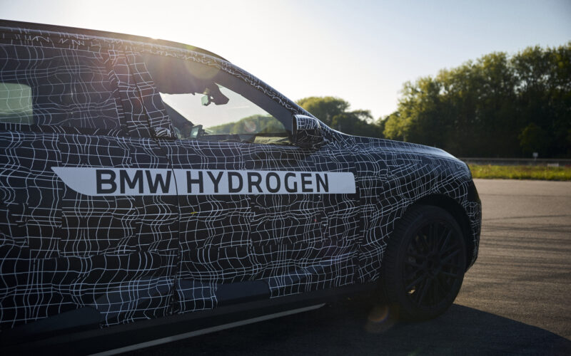 SUV BMW, alimentat pe hidrogen
