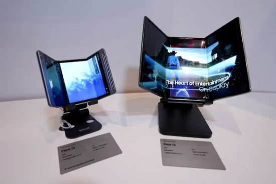 Primul telefon triplu pliabil al Samsung provoacă Huawei