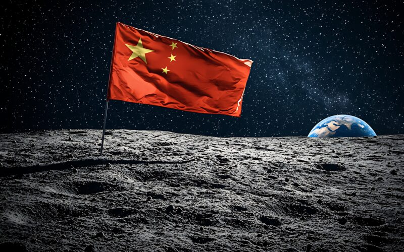 Drapel chinez pe Lună