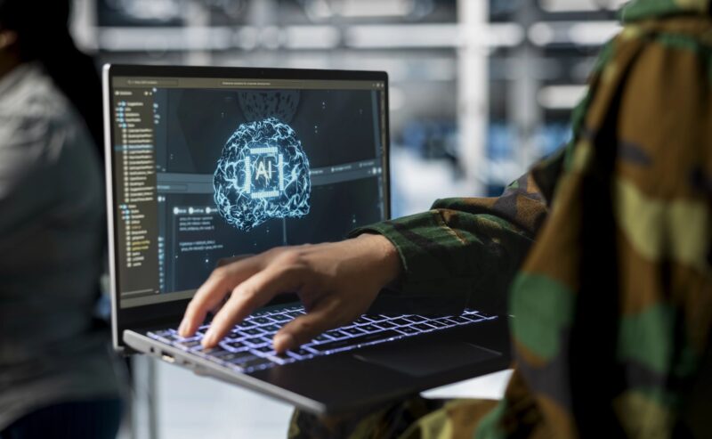 un militar foloseste un sistem ai