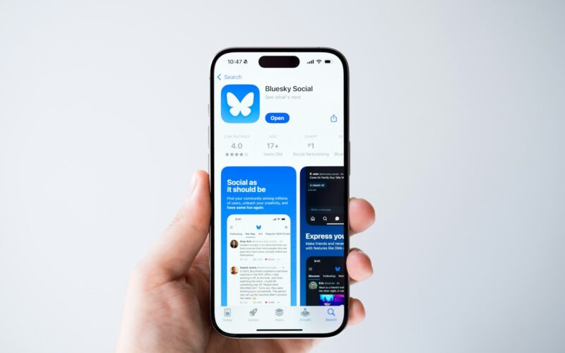Bluesky adaugă funcția de marcaje private (Bookmark) care permite utilizatorilor să salveze postări