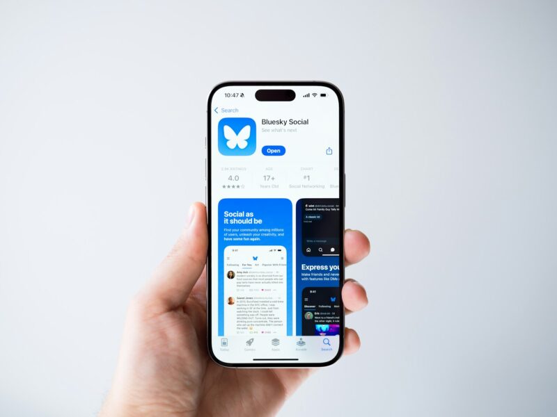 Bluesky adaugă funcția de marcaje private (Bookmark) care permite utilizatorilor să salveze postări