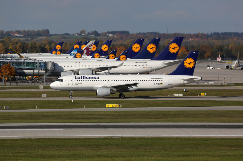 mai multe avioane Lufthansa la sol
