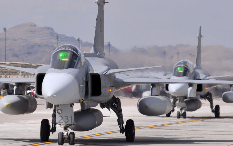 jas 39 gripen pe pista