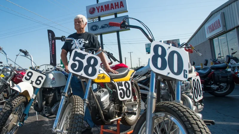 fondatorul k&n langa motociclete