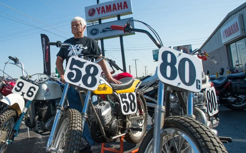 fondatorul k&n langa motociclete