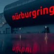 cladire cu logo rosu deasurpa fotografiata la apus