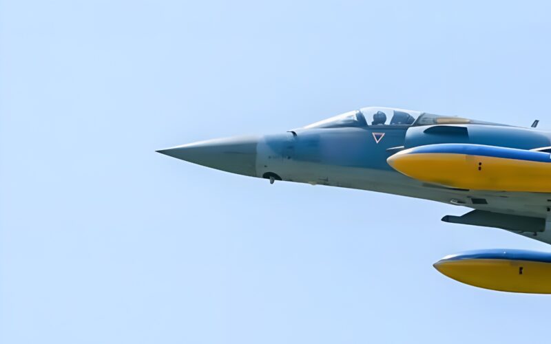 avion de lupta mirage 2000 in zbor