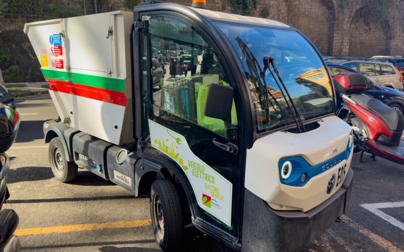 vehicul electric pentru gunoi
