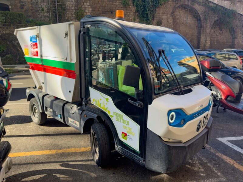 vehicul electric pentru gunoi