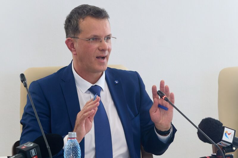 ionut mosteanu ministrul apararii