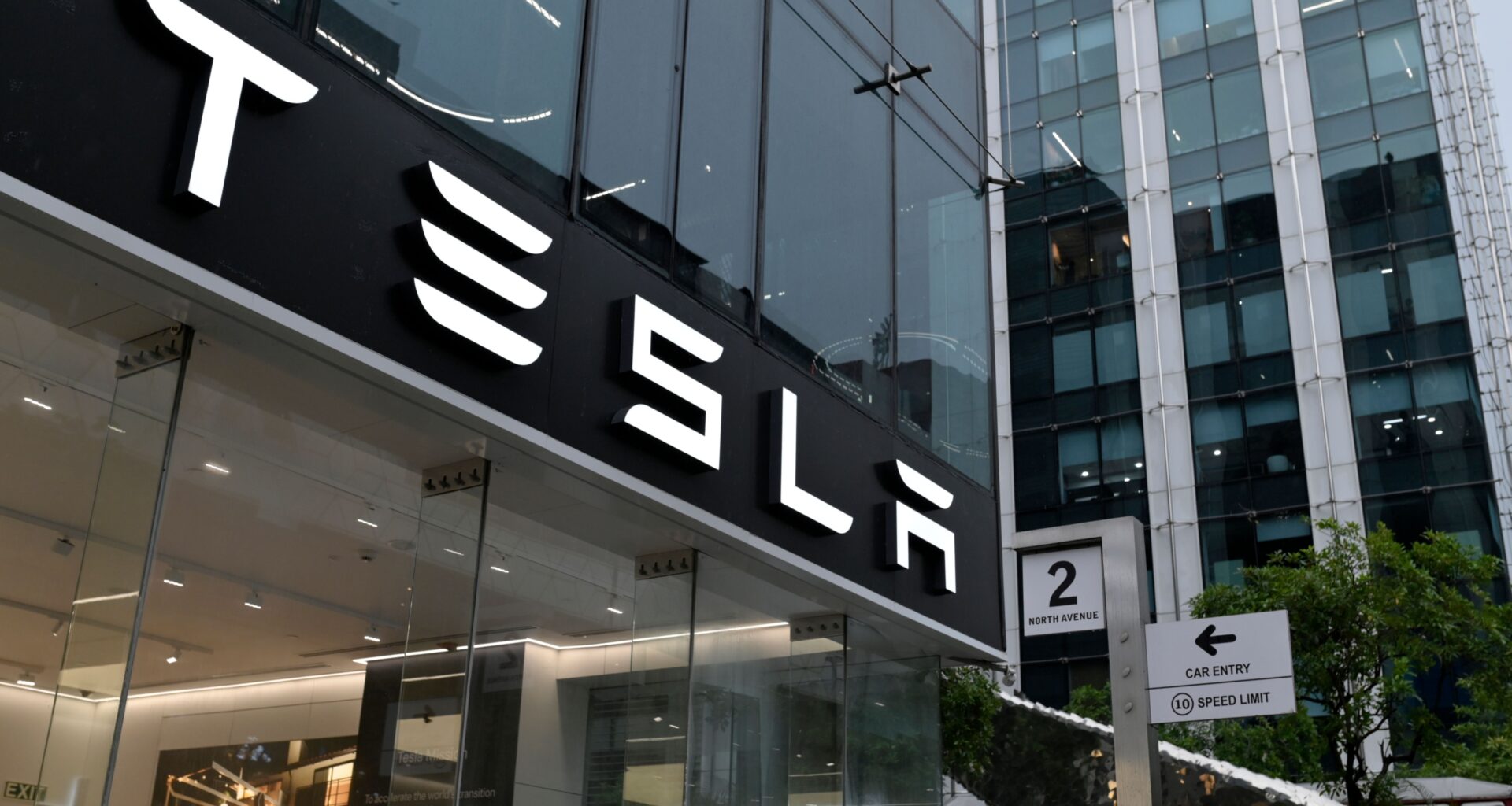 Showroom-ul Tesla din India