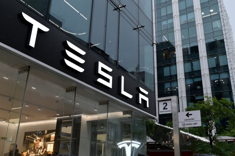 Showroom-ul Tesla din India