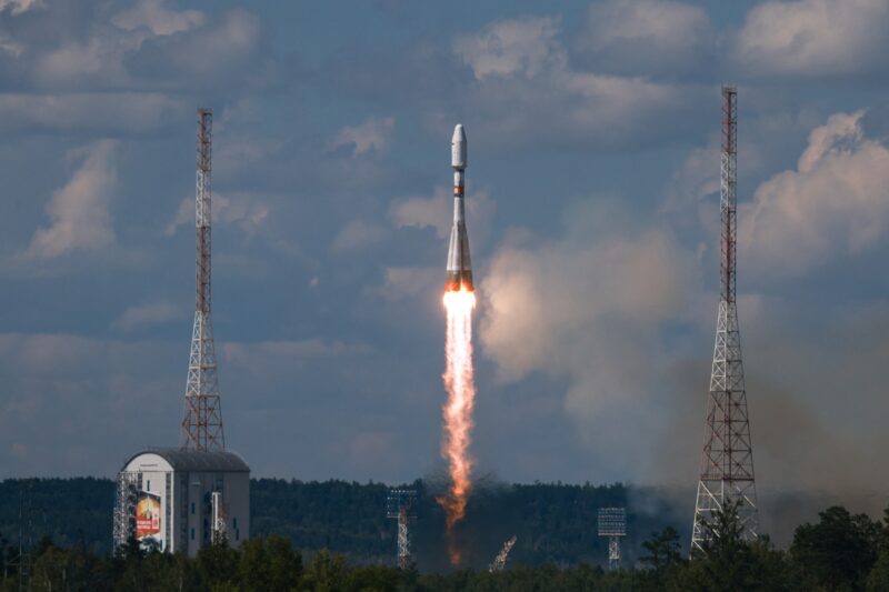 Rachetă rusă Soyuz-2.1b, lansată de pe un aerodrom Roscosmos
