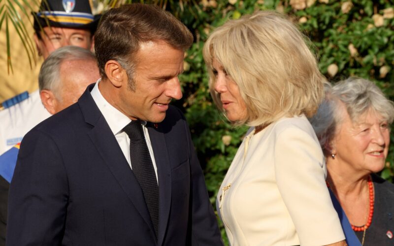 sotii macron la un eveniment