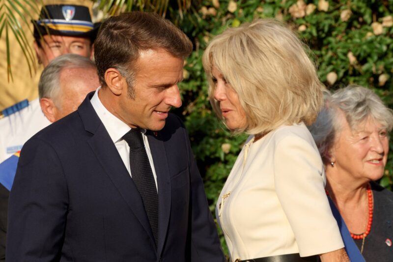 sotii macron la un eveniment