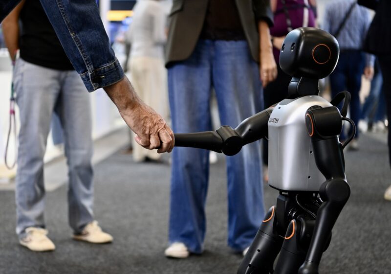 Robot umanoid la târgul internațional de tehnologie IFA 2025